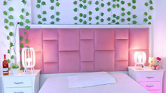 Snapshot of kaily_sweet1 chatting on June 6, 11:26 am kaily sweet1 online show from June 6, 11:26 am