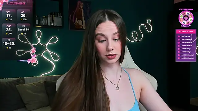 Snapshot of katie_taylorr chatting on November 16, 11:21 pm katie taylorr online show from November 16, 11:21 pm