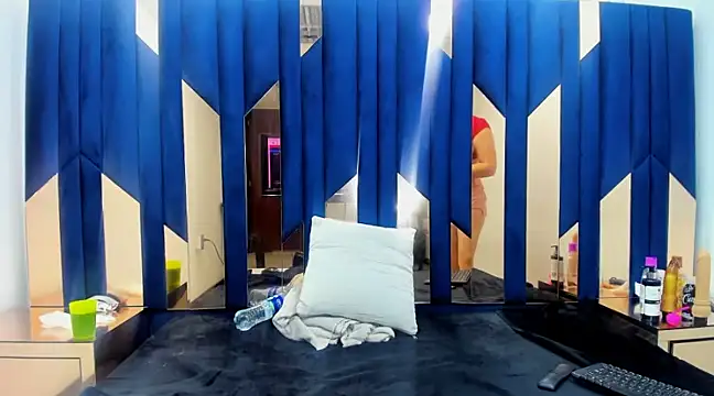 Snapshot of Criistaal_ chatting on December 30, 3:25 am Criistaal online show from December 30, 3:25 am