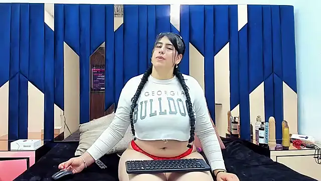 Snapshot of Criistaal_ chatting on January 31, 4:36 am Criistaal online show from January 31, 4:36 am