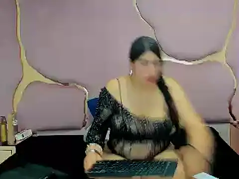 Snapshot of Criistaal_ chatting on February 28, 5:59 am Criistaal online show from February 28, 5:59 am