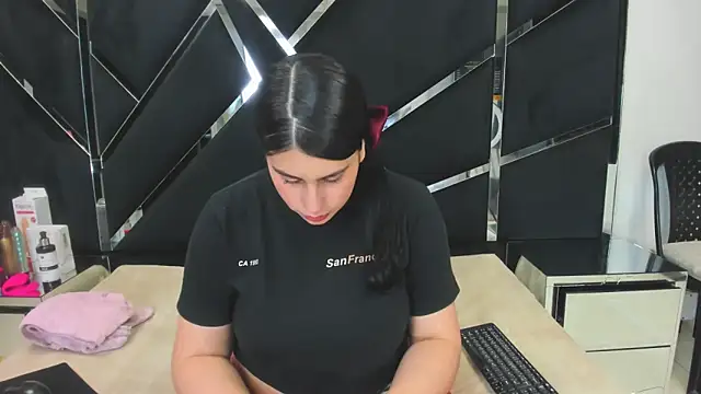 Criistaal  online show from March 17, 4:17 am