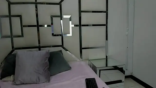 Criistaal  online show from March 24, 4:17 am