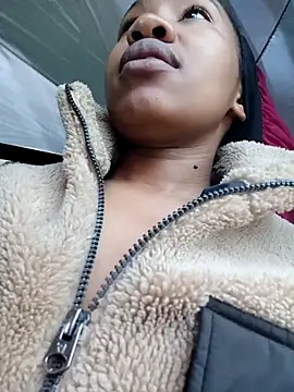 Snapshot of CocoSexyBabe chatting on February 18, 5:09 am CocoSexyBabe online show from February 18, 5:09 am