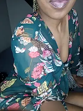 Snapshot of CocoSexyBabe chatting on February 19, 10:09 pm CocoSexyBabe online show from February 19, 10:09 pm