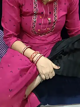 kaveerpooja947 online show from May 6, 5:18 pm