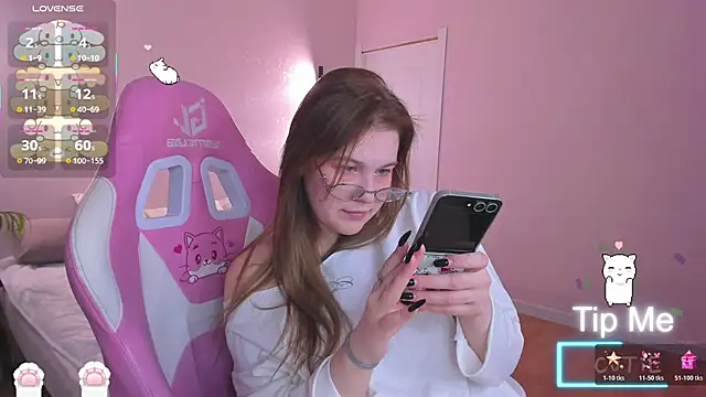 Snapshot of Colleen_Blake chatting on December 3, 5:00 pm Colleen Blake online show from December 3, 5:00 pm