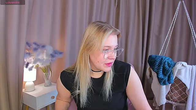 Colleen Blake online show from May 6, 5:07 pm