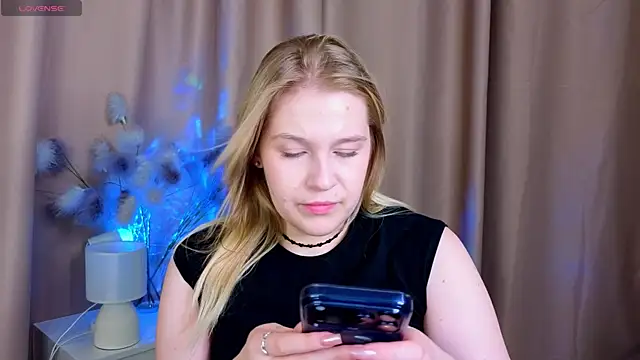 Colleen Blake online show from August 3, 5:06 pm
