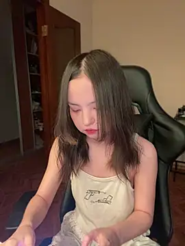 Snapshot of lalallalalaa- chatting on February 15, 8:22 am lalallalalaa- online show from February 15, 8:22 am