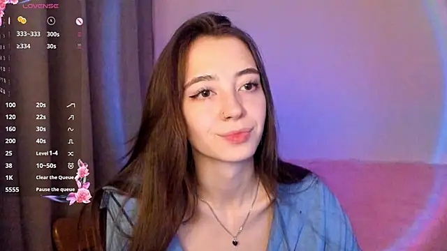 EvaBradley online show from November 1, 6:32 pm