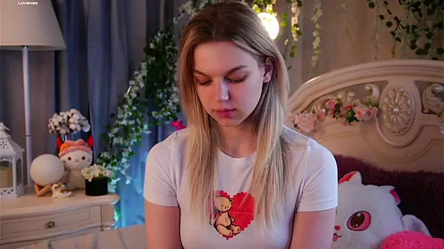 EdlinAlliston online show from November 16, 1:39 pm