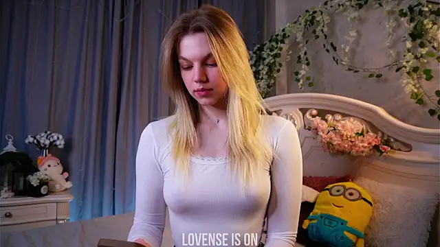 EdlinAlliston online show from February 24, 3:43 pm