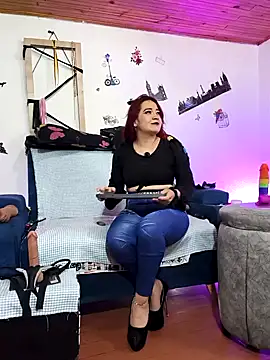 keila j online show from April 25, 9:56 am