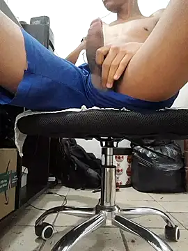 Snapshot of eomaisnovo0 chatting on December 29, 10:56 am eomaisnovo0 online show from December 29, 10:56 am