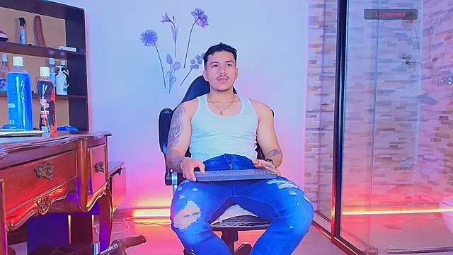 Snapshot of jeisonstark chatting on July 26, 12:01 pm jeisonstark online show from July 26, 12:01 pm