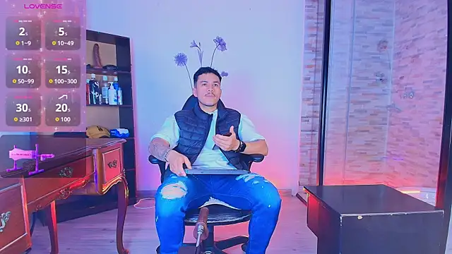 Snapshot of jeisonstark chatting on July 27, 6:26 pm jeisonstark online show from July 27, 6:26 pm