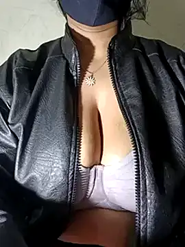 Snapshot of Anamika_Kapoor chatting on February 3, 11:58 pm Anamika Kapoor online show from February 3, 11:58 pm