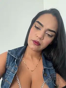 Snapshot of Sara-77 chatting on October 31, 3:46 pm Sara-77 online show from October 31, 3:46 pm