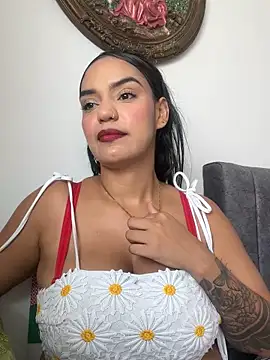 Snapshot of Sara-77 chatting on December 18, 5:52 pm Sara-77 online show from December 18, 5:52 pm