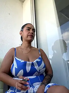 Snapshot of Sara-77 chatting on January 8, 7:38 pm Sara-77 online show from January 8, 7:38 pm