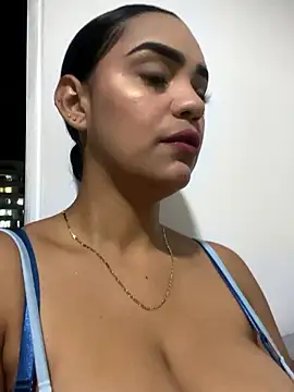 Snapshot of Sara-77 chatting on January 15, 12:37 am Sara-77 online show from January 15, 12:37 am