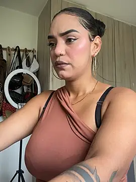 Snapshot of Sara-77 chatting on January 15, 3:27 pm Sara-77 online show from January 15, 3:27 pm