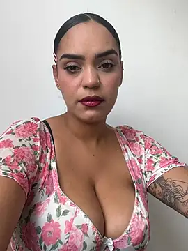 Snapshot of Sara-77 chatting on March 10, 3:28 pm Sara-77 online show from March 10, 3:28 pm