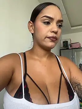 Snapshot of Sara-77 chatting on May 14, 5:31 pm Sara-77 online show from May 14, 5:31 pm