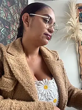 Snapshot of Sara-77 chatting on July 23, 3:43 pm Sara-77 online show from July 23, 3:43 pm