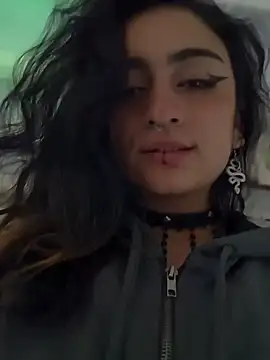 Snapshot of Lila_Desiree chatting on December 10, 3:20 am Lila Desiree online show from December 10, 3:20 am
