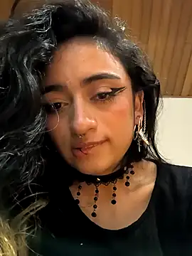 Snapshot of Lila_Desiree chatting on December 18, 6:32 am Lila Desiree online show from December 18, 6:32 am