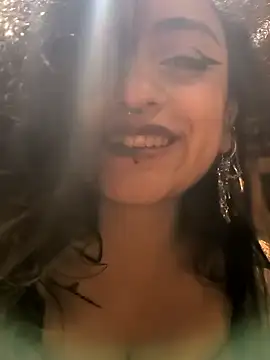 Snapshot of Lila_Desiree chatting on December 30, 4:31 am Lila Desiree online show from December 30, 4:31 am