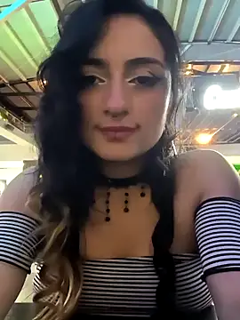 Snapshot of Lila_Desiree chatting on January 8, 1:32 am Lila Desiree online show from January 8, 1:32 am