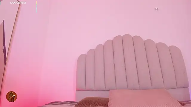 Nikki Angel  online show from February 19, 7:10 pm