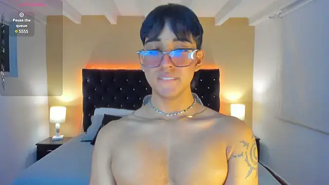 Snapshot of Dark_hairy_ chatting on February 22, 6:39 am Dark hairy online show from February 22, 6:39 am