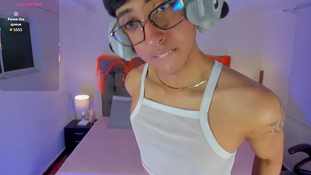 Snapshot of Dark_hairy_ chatting on October 31, 4:24 am Dark hairy online show from October 31, 4:24 am