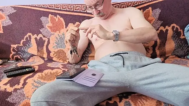 loverboyxxx69 online show from May 2, 9:14 am