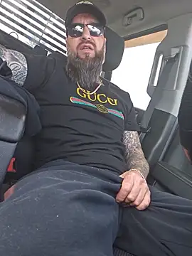 Snapshot of Beardedtattood chatting on June 16, 1:36 pm Beardedtattood online show from June 16, 1:36 pm