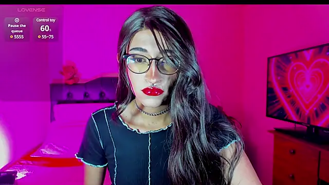 Snapshot of Lararose01 chatting on December 2, 4:20 pm Lararose01 online show from December 2, 4:20 pm