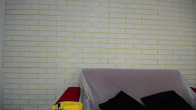 Snapshot of ricura_mily chatting on October 31, 7:20 am ricura mily online show from October 31, 7:20 am