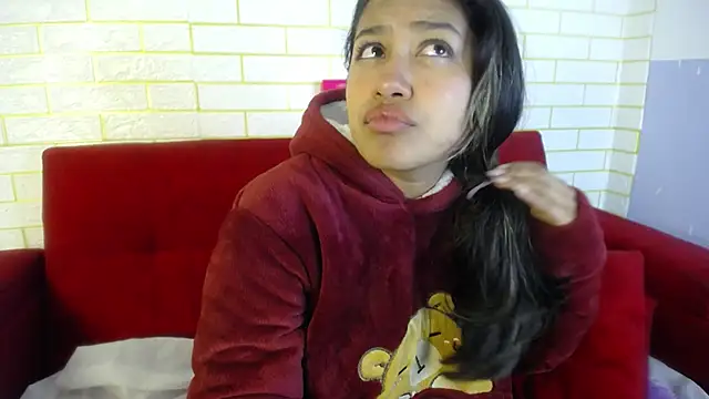 Snapshot of ricura_mily chatting on December 3, 7:05 am ricura mily online show from December 3, 7:05 am