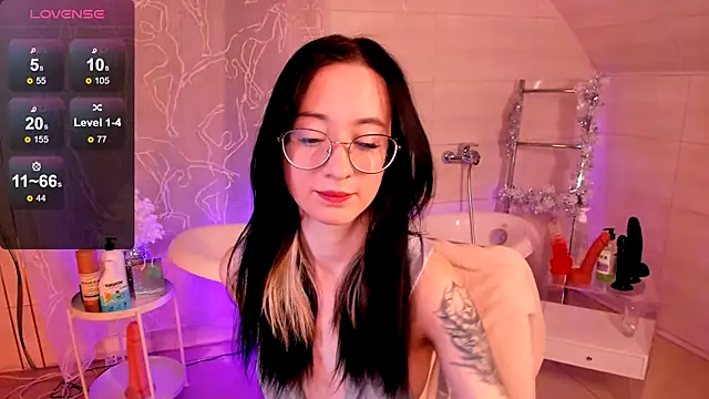 Snapshot of Dark_Lola_ chatting on December 17, 9:50 am Dark Lola  online show from December 17, 9:50 am