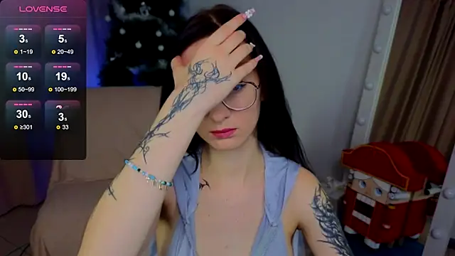 Snapshot of Dark_Lola_ chatting on December 22, 9:44 am Dark Lola  online show from December 22, 9:44 am