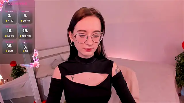 Snapshot of Dark_Lola_ chatting on February 16, 9:37 am Dark Lola  online show from February 16, 9:37 am
