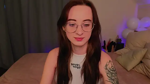 Snapshot of Dark_Lola_ chatting on February 21, 9:34 am Dark Lola  online show from February 21, 9:34 am