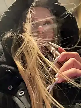 Snapshot of mur_girl chatting on January 5, 2:19 pm mur girl online show from January 5, 2:19 pm