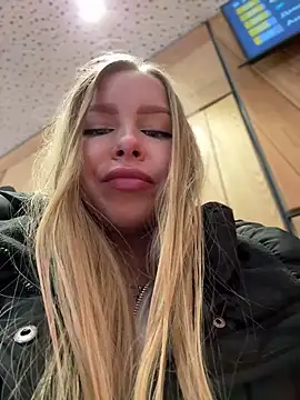 Snapshot of mur_girl chatting on February 16, 8:43 am mur girl online show from February 16, 8:43 am