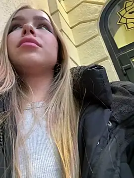 Snapshot of mur_girl chatting on February 22, 2:41 pm mur girl online show from February 22, 2:41 pm