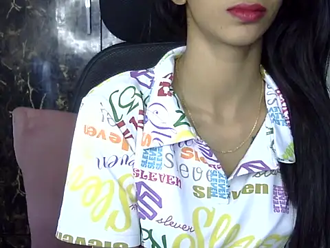 MAAYRA 09 online show from January 30, 6:43 pm